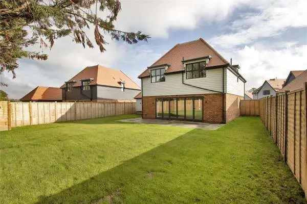 New Homes for Sale: 3-5 Bedroom Houses in Gated Community