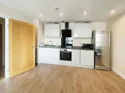 1 room flat of 84 m² in Cardiff
