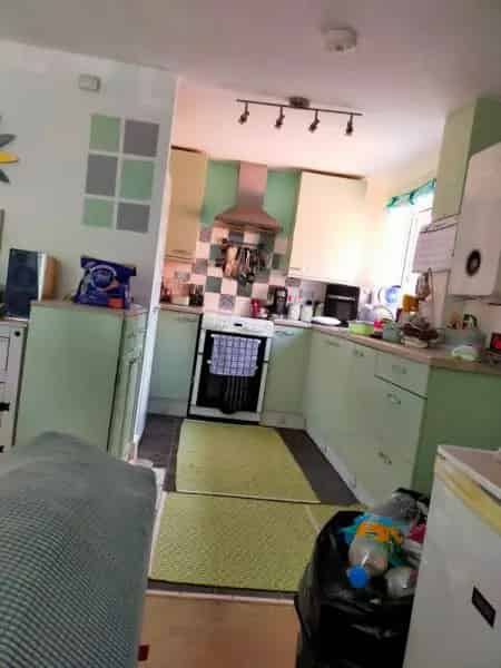 Large 1 Bed Flat Near Train Station