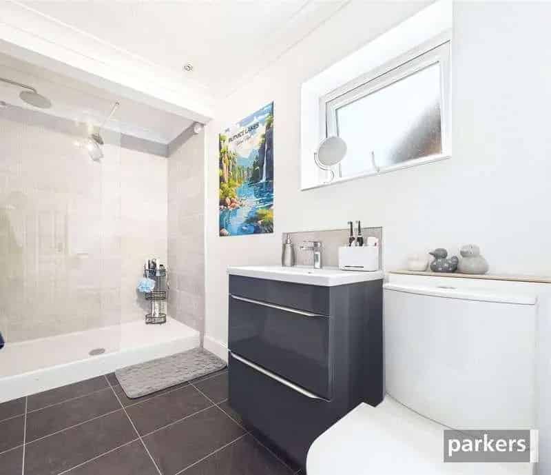 3 Bed Semi-Detached House For Sale Near Amenities