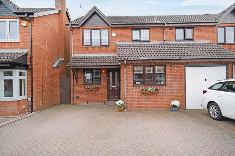 3 bedroom semi-detached house for sale