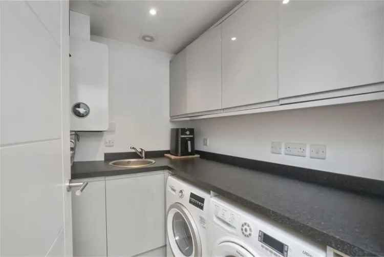 3 Bed Top Floor Flat with Parking - Victorian Renovation