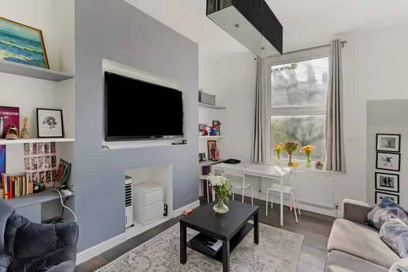 2 Bedroom Flat for Sale near Portobello Road