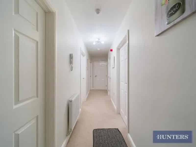 2 bed flat for sale