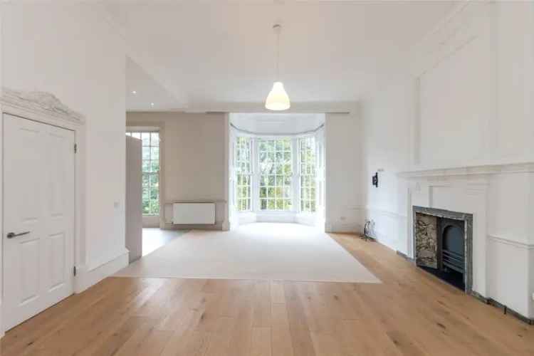 Stunning 2-Bedroom Apartment in Edinburghs Bruntsfield