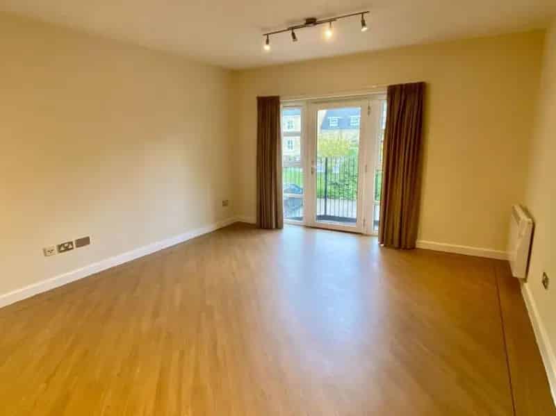 2 Bed Flat for Sale Wetherby Modern Apartment Chain Free