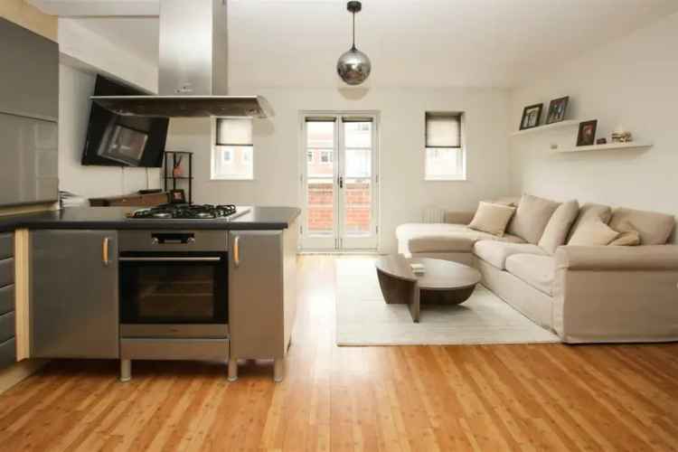 2 Bedroom Apartment for Sale near Brentwood High Street