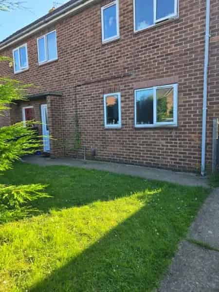 House with Separate Dining Room and Big Back Garden