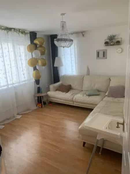 1 Bedroom Flat with Garden and Parking Near City Centre