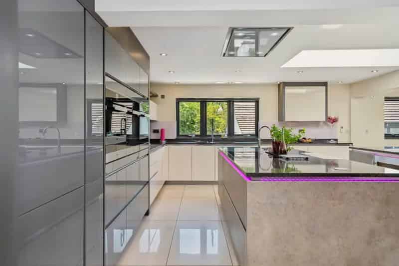 5 Bedroom Detached House with Indoor Pool and Gym