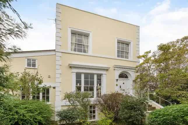 Five-Bedroom Family Home Richmond TW9