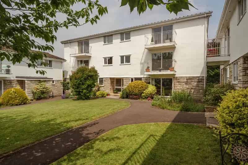 2 bedroom flat for sale