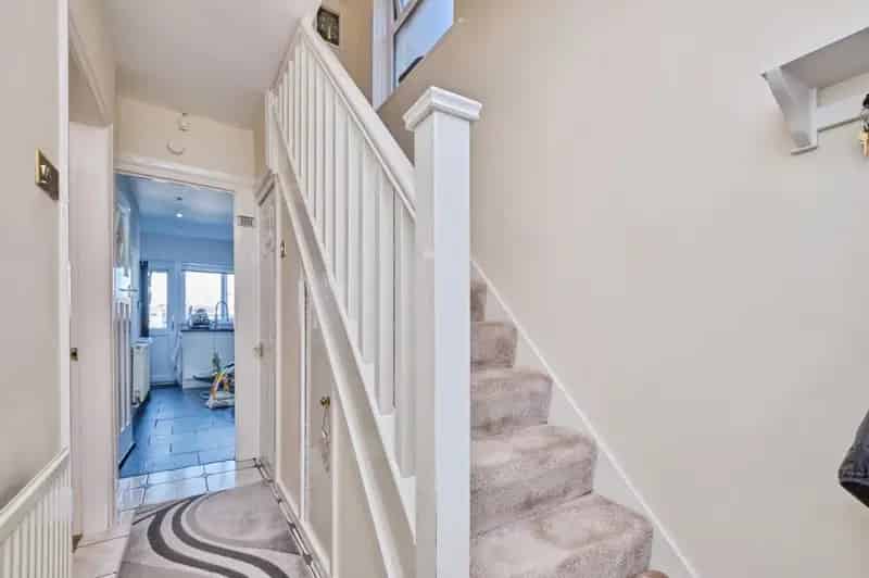 Three Bedroom Semi Detached House Popular Location Good Schools
