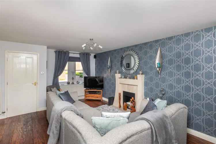 4 Bedroom Detached House to Rent
