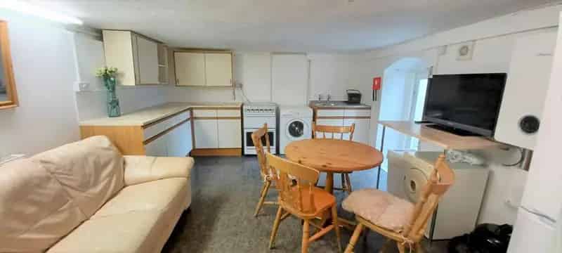 2 Bedroom Maisonette Near City Centre