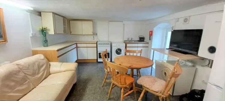 2 Bedroom Maisonette Near City Centre