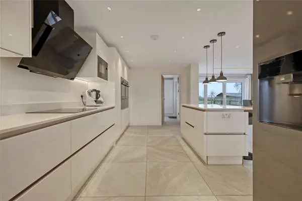 Beautifully Presented House with Countryside Views