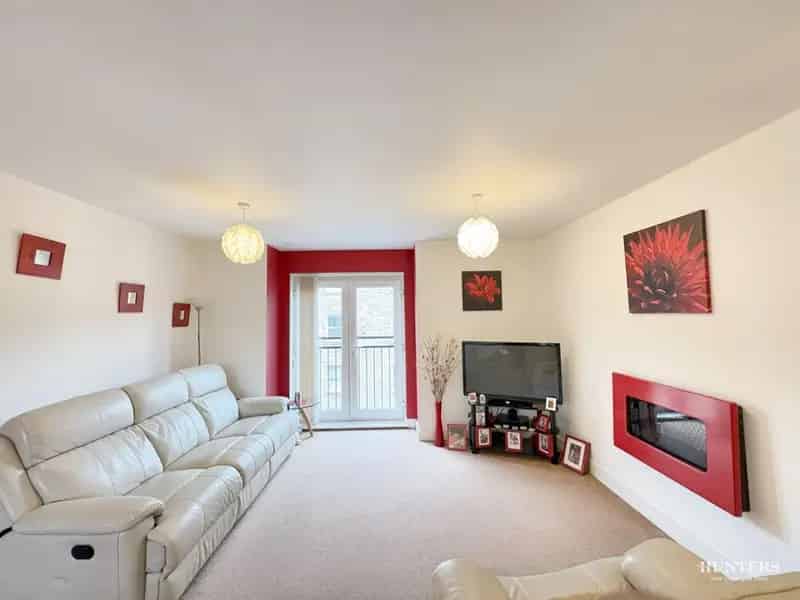 2 Bed Top Floor Apartment Investment Opportunity