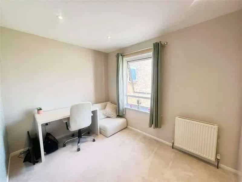 2 Bed House for Sale Modern Open Plan Living Parking