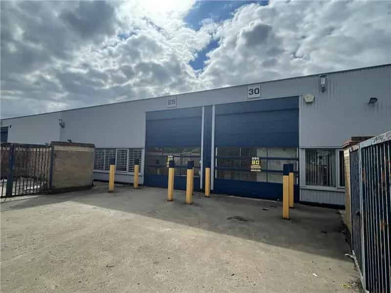 Light Industrial Warehouse Units For Lease
