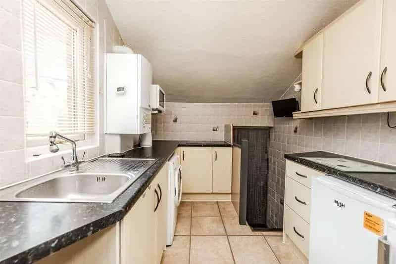 2 bed flat for sale
