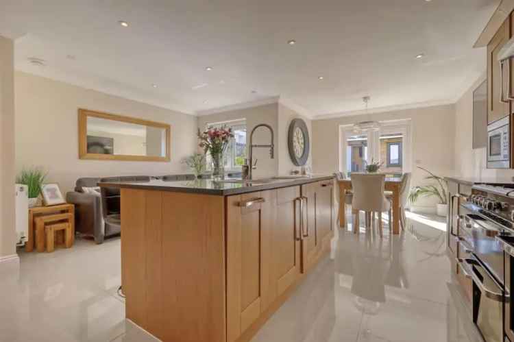 4 Bedroom Detached House Near Brentwood Station