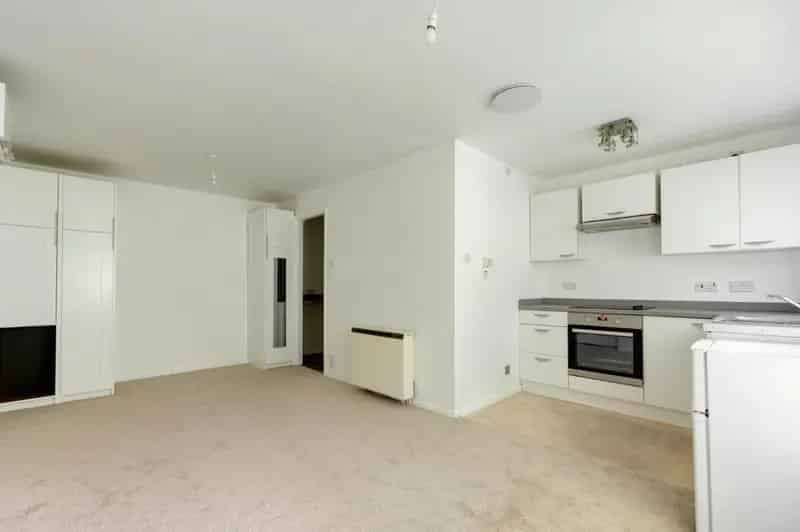 1 Bedroom Apartment for Sale Top Floor Spacious Flat Near Longbridge