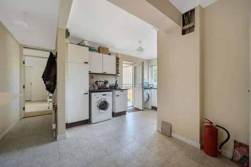 5 Bed Detached House for Sale with Swimming Pool
