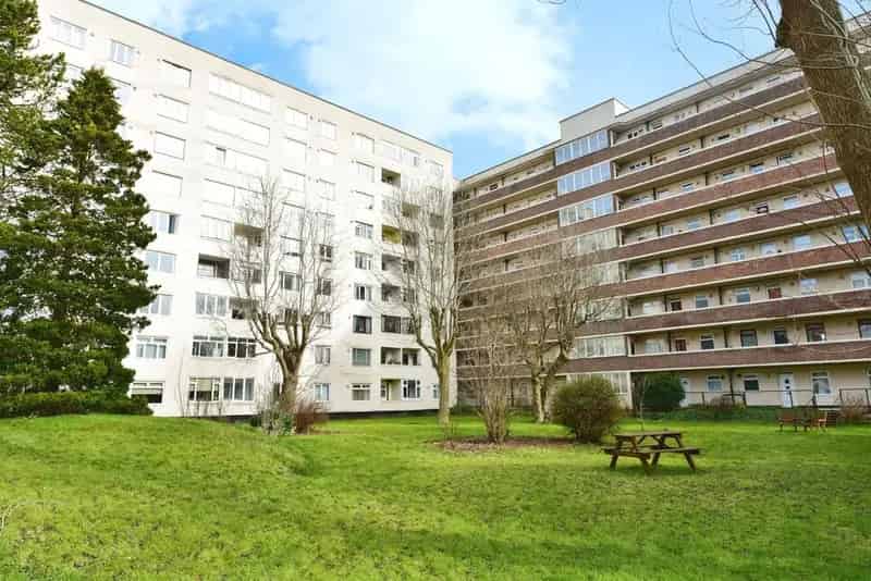 2 Bedroom Flat for Sale Sheffield S6