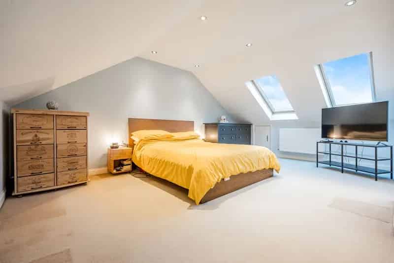 Stunning 2-Bedroom Riverside Apartment Stirling