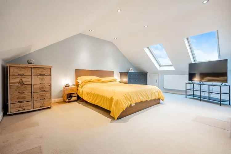 Stunning 2-Bedroom Riverside Apartment Stirling