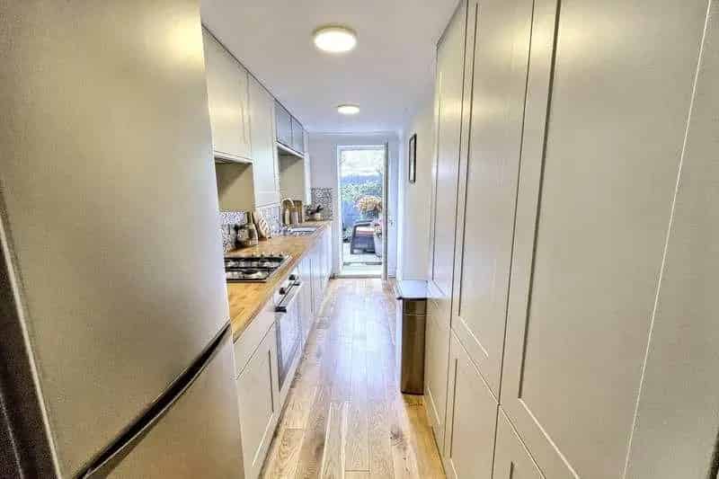 2 Bed Flat for Sale near Clifftop Beaches