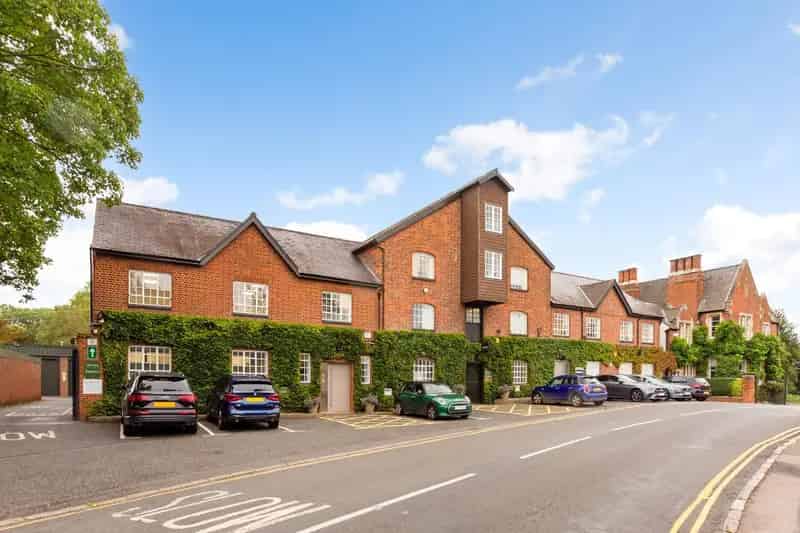 Modern Air-Conditioned Office Suite near Heathrow Airport