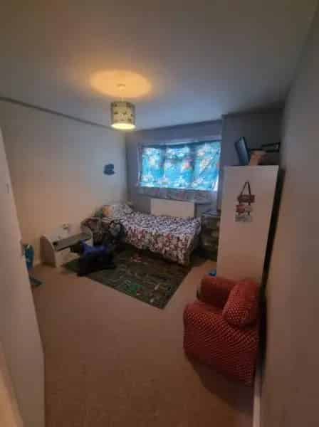 Large 2 Bed Ground Floor Flat with Storage Room and Balcony