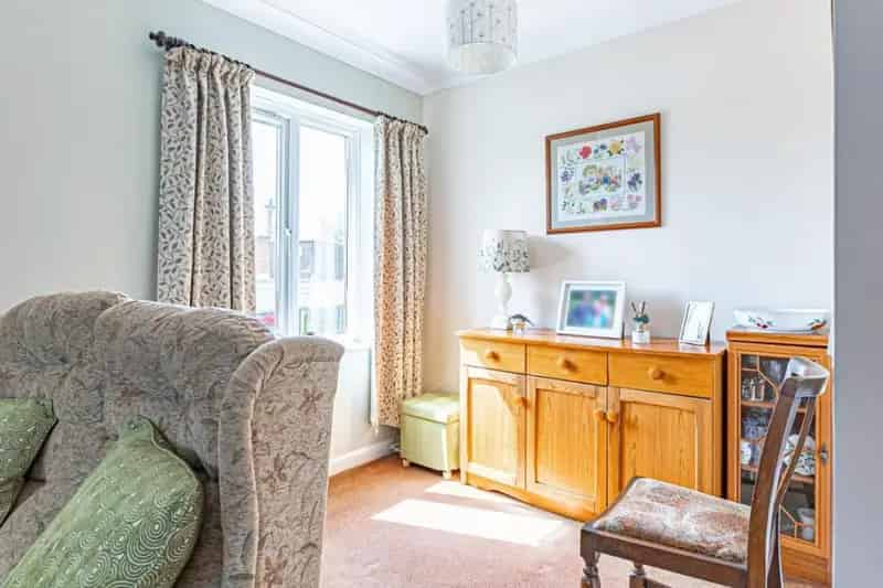 2 Bed Flat for Sale in Leighton Buzzard - Over 60s Apartment