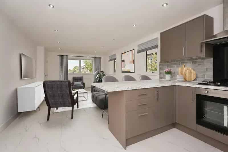4 Bed Townhouse Near Shops and Schools