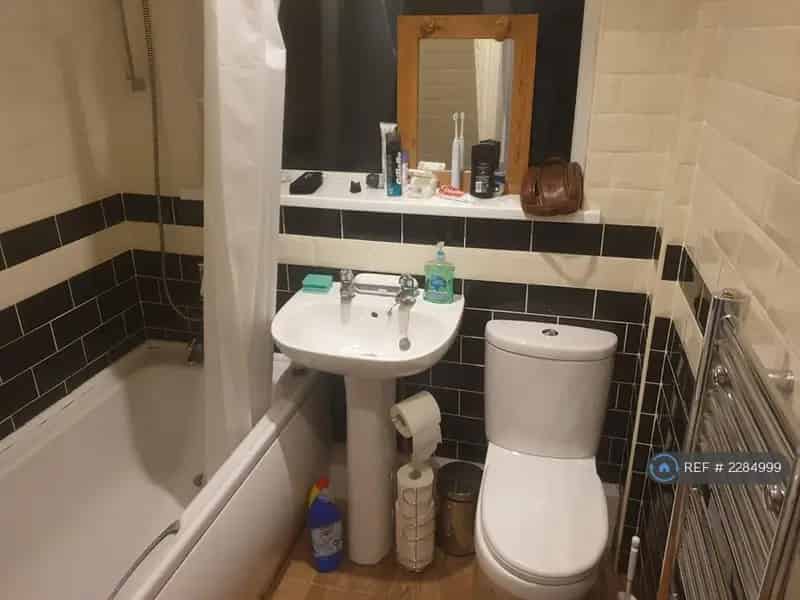 3 Bedroom Semi-Detached House Highters Heath