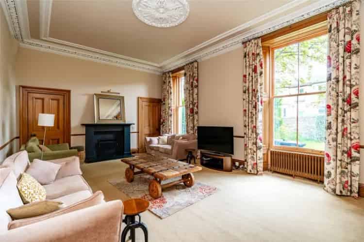 4 Bedroom Apartment for Sale in Affluent Residential Area