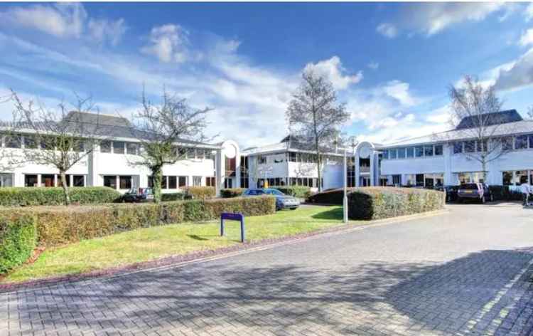 Modern Lakeside Offices in Twyford