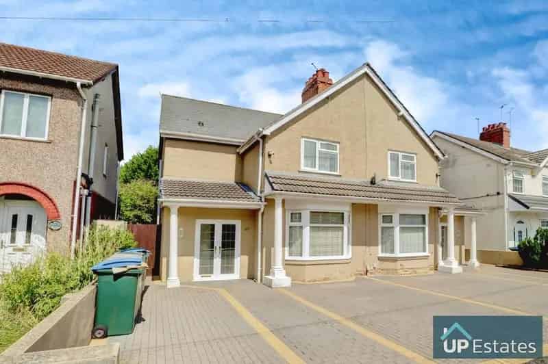 3 Bedroom Semi-Detached House to Rent