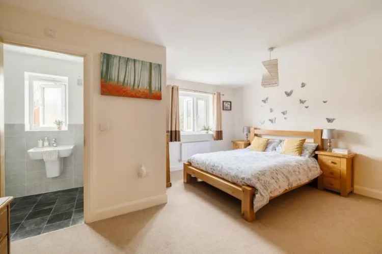 4 Bedroom Detached House for Sale in Stroud Valleys