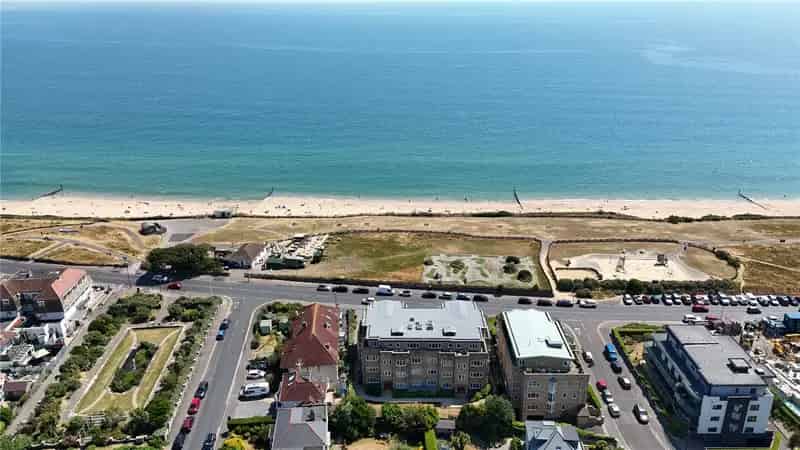 Luxury 3-Bed Penthouse with Panoramic Sea Views