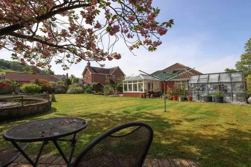 4 bed house for sale