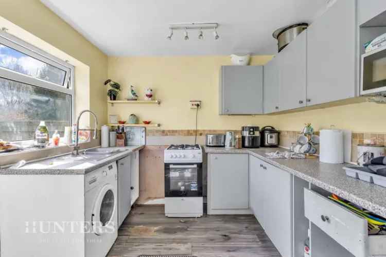 3 Bedroom House For Sale 915 SQ FT Popular Location
