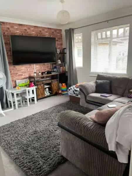 2 Double Bed Maisonette with Parking Near Eastrop Park