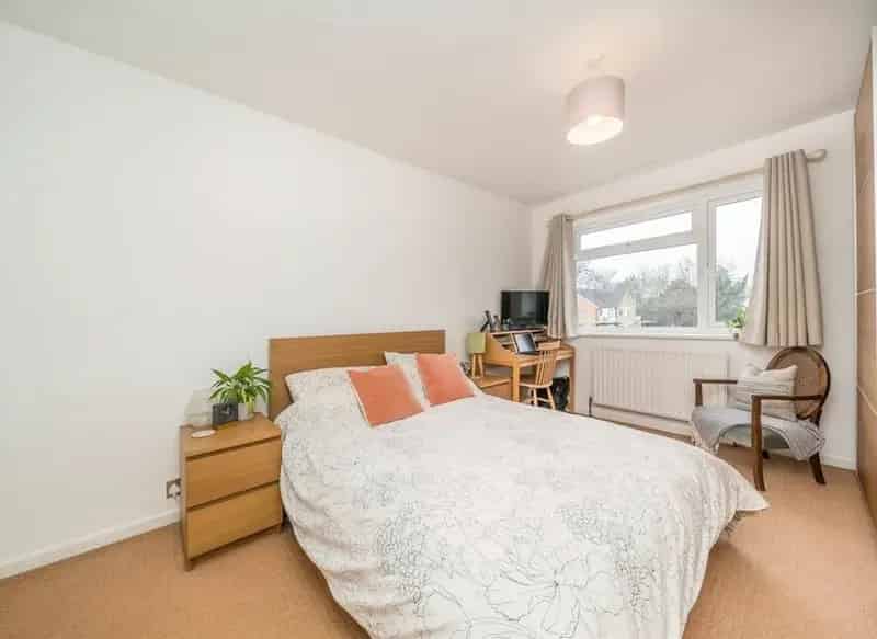 Flat For Sale , Oak Hill Road, London, England