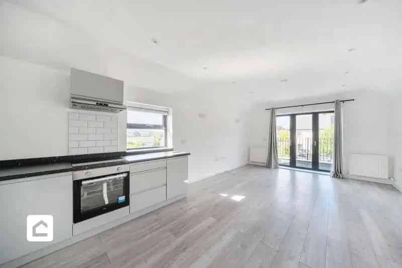 2 Bed Flat for Sale near Redhill Station