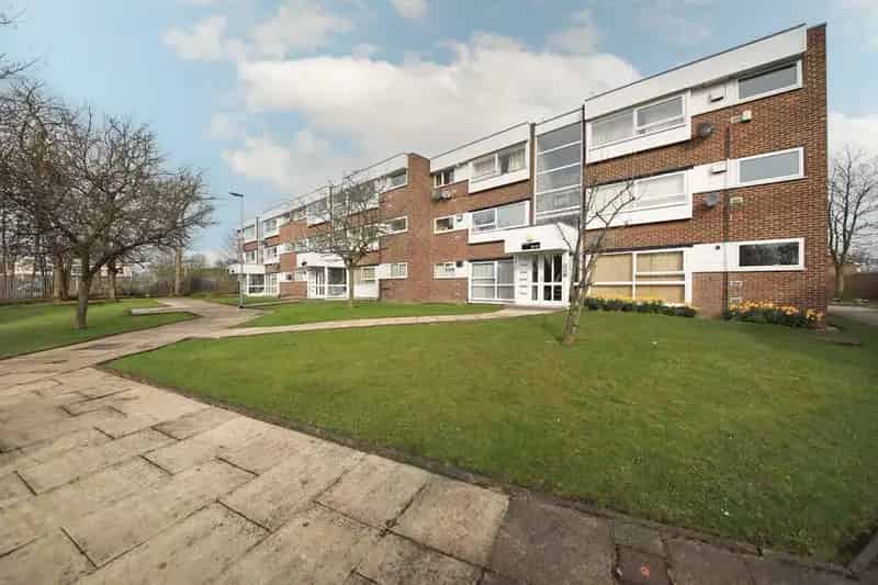 2 Bedroom Flat House to Rent LS17