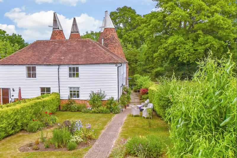 4 Bedroom Link Detached House for Sale