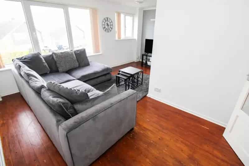 2 Bedroom Maisonette for Sale in Bristol with Loft Room and Garage